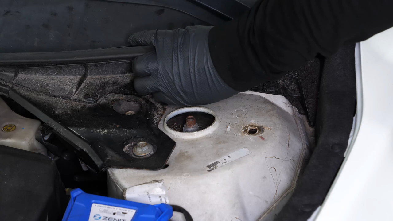 Remove the strut from the wheel knuckle