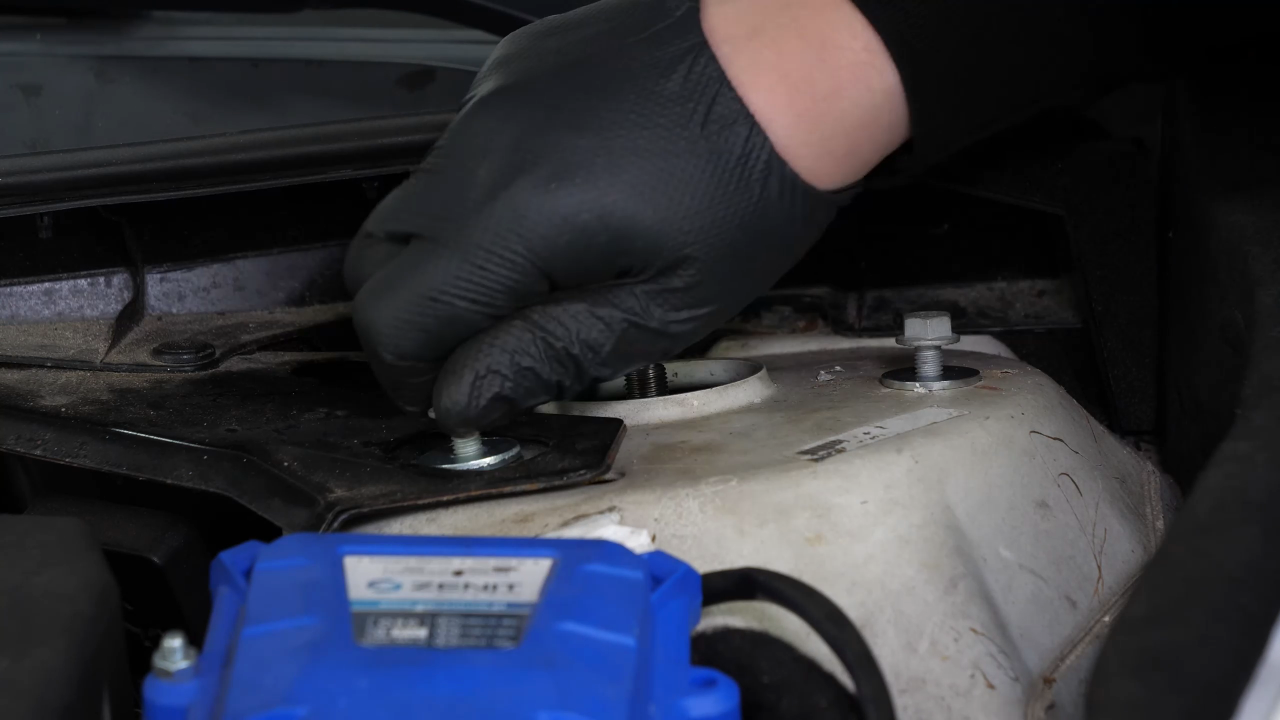 Install the new strut