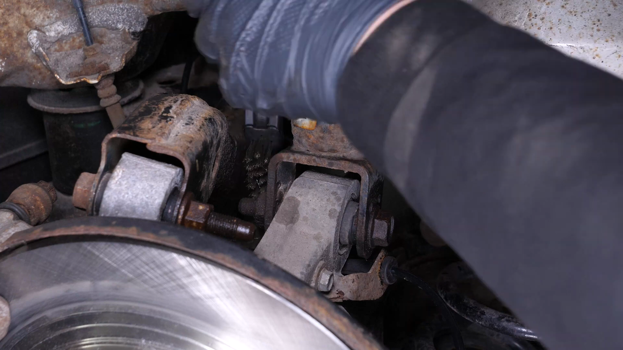 Unscrew the shock absorber foot