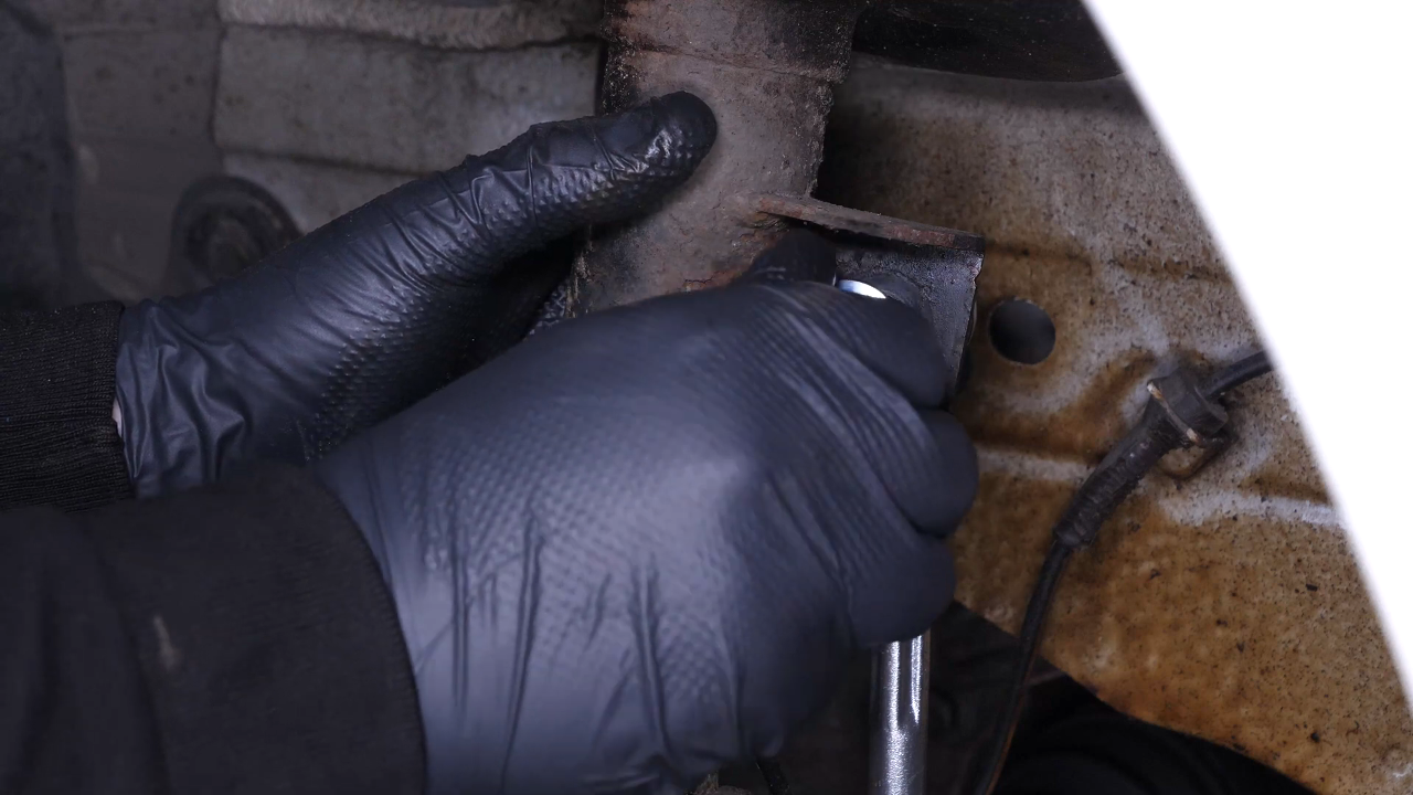Install the new sway bar end link