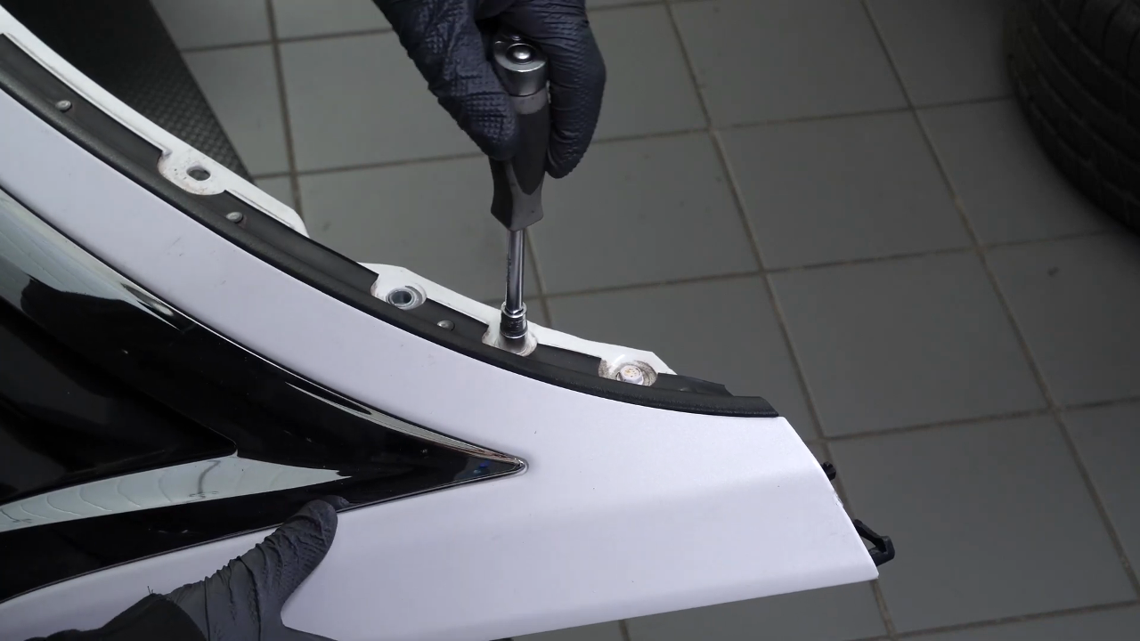 Screw back the bumper cover / plastic bracket holding screws