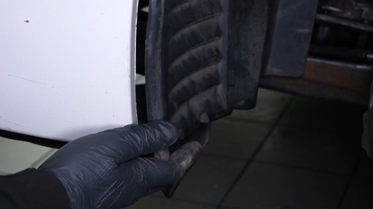 Put the mudguard back in