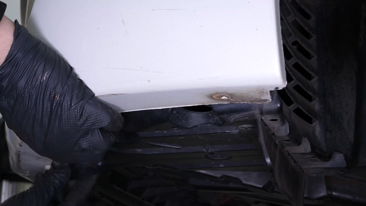 Put the mudguard back in