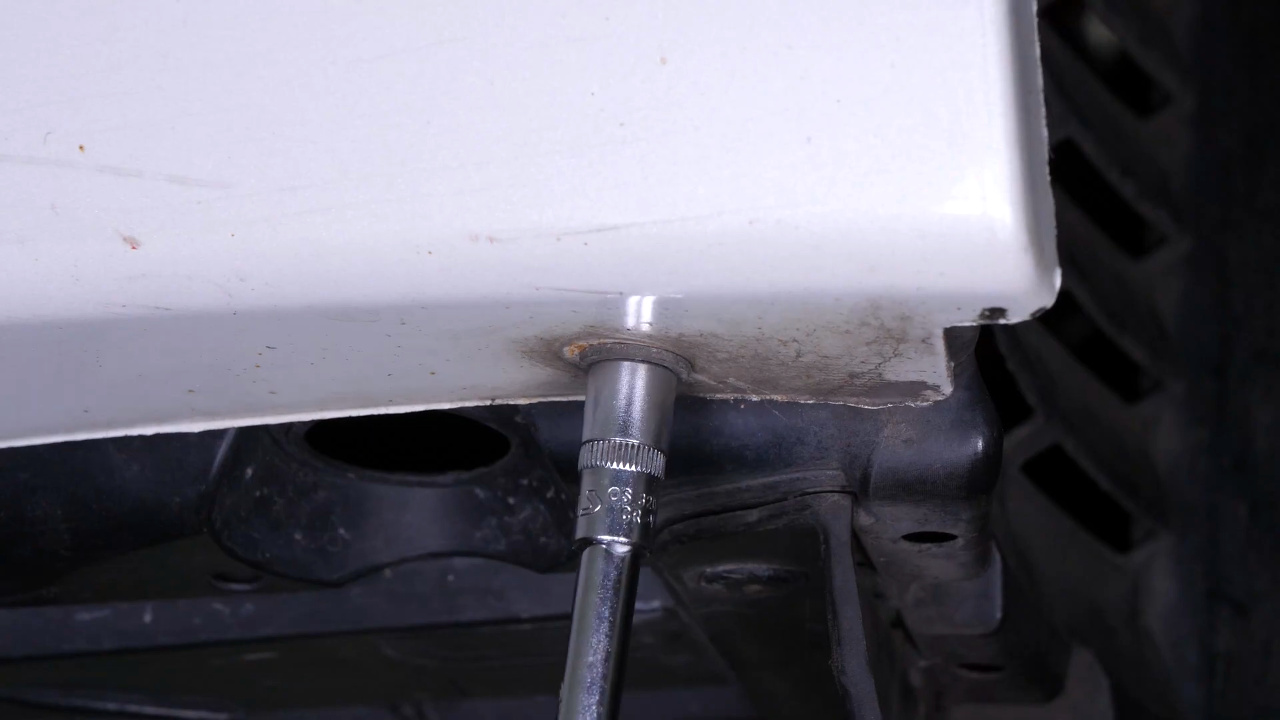 Put the mudguard back in