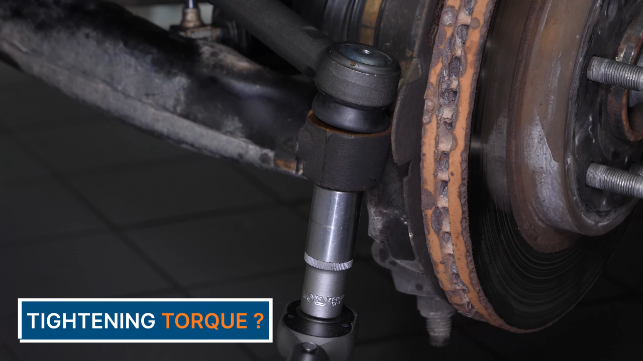 Finalise the tightening of the locknut