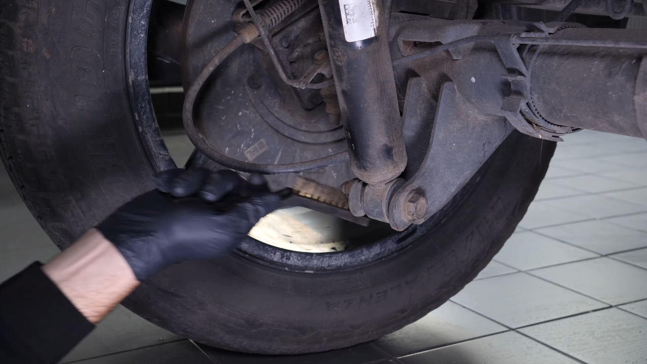 Remove the shock absorber