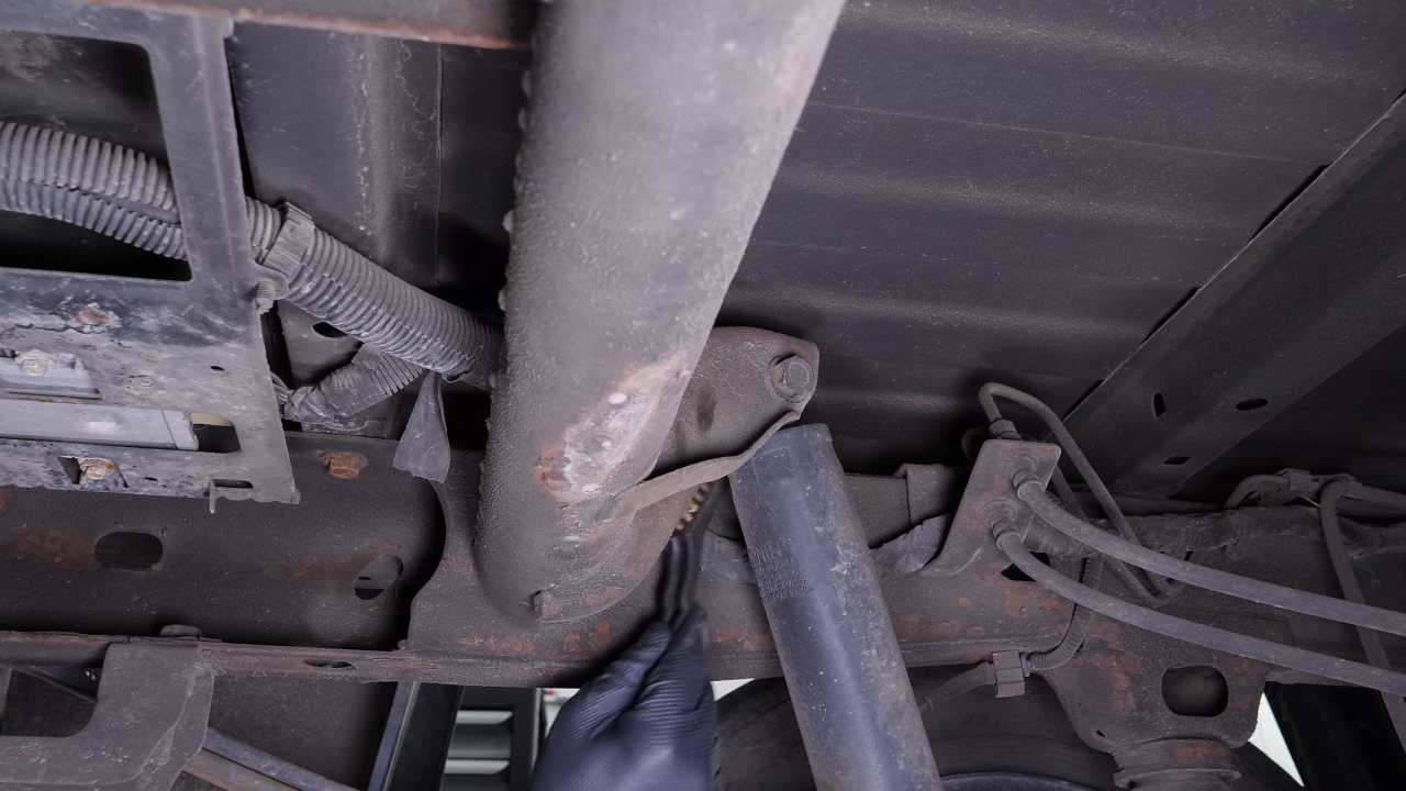 Remove the shock absorber