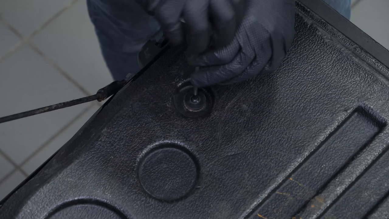 Access the opening mechanism