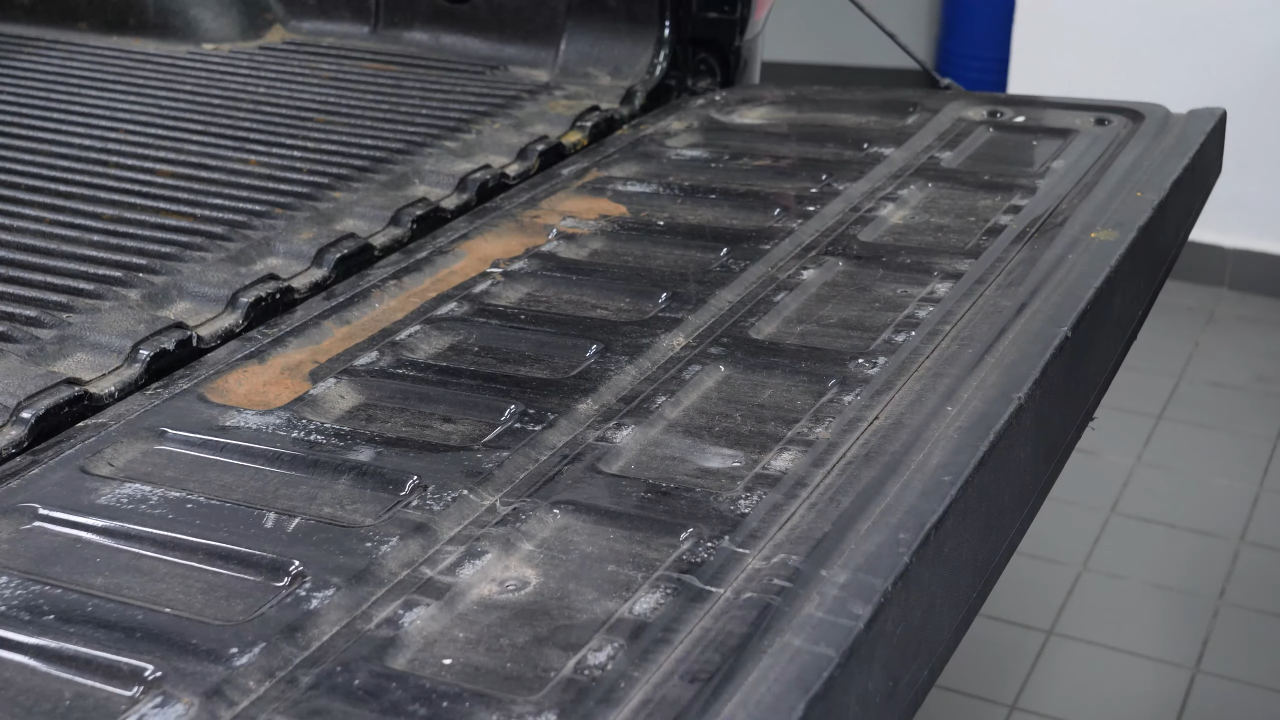 Access the opening mechanism