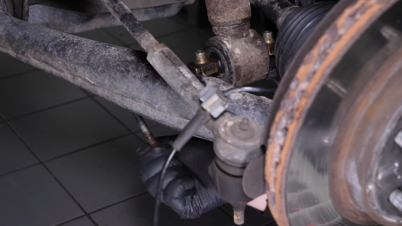 Remove the strut