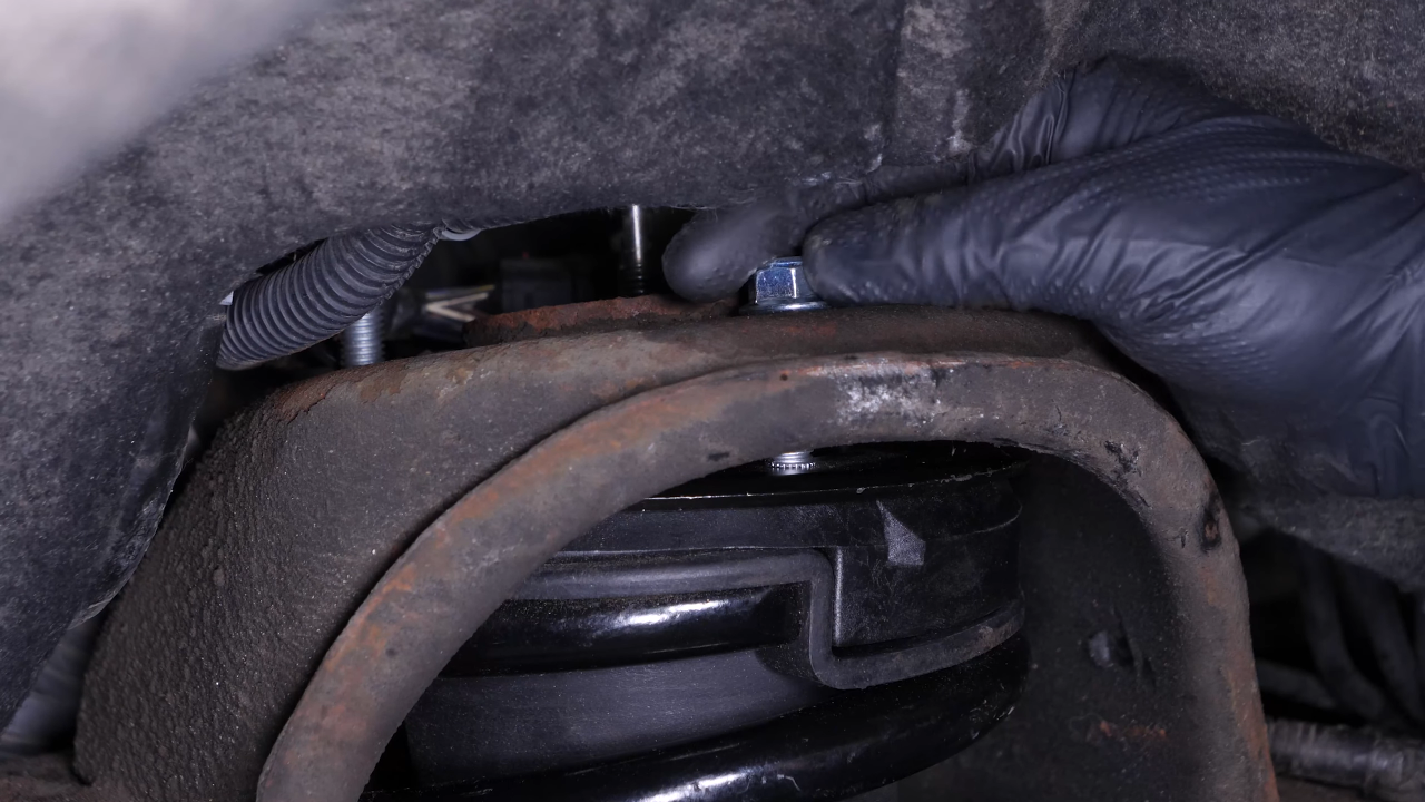 Install the new strut