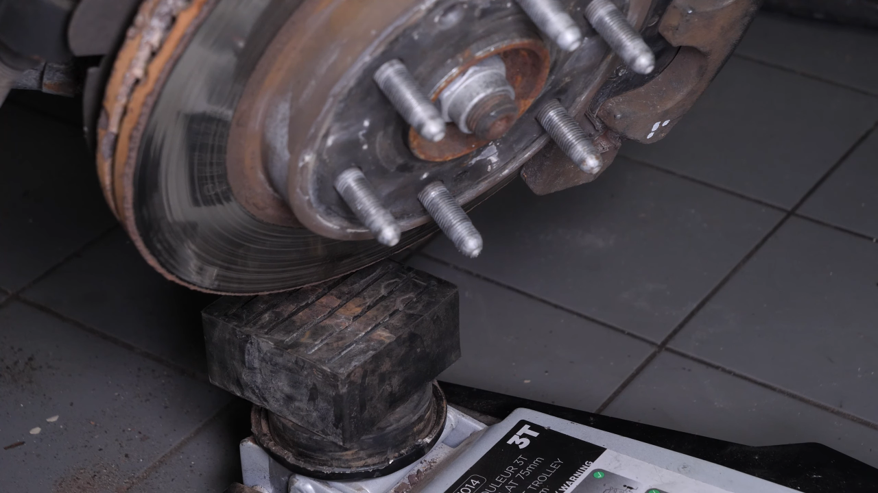 Install the new strut