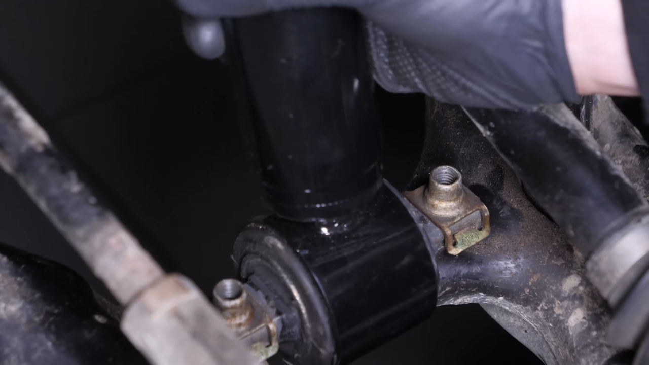 Install the new strut