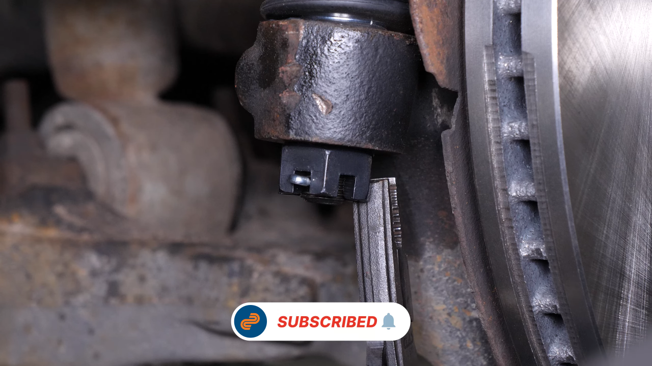 Finalise the tightening of the locknut