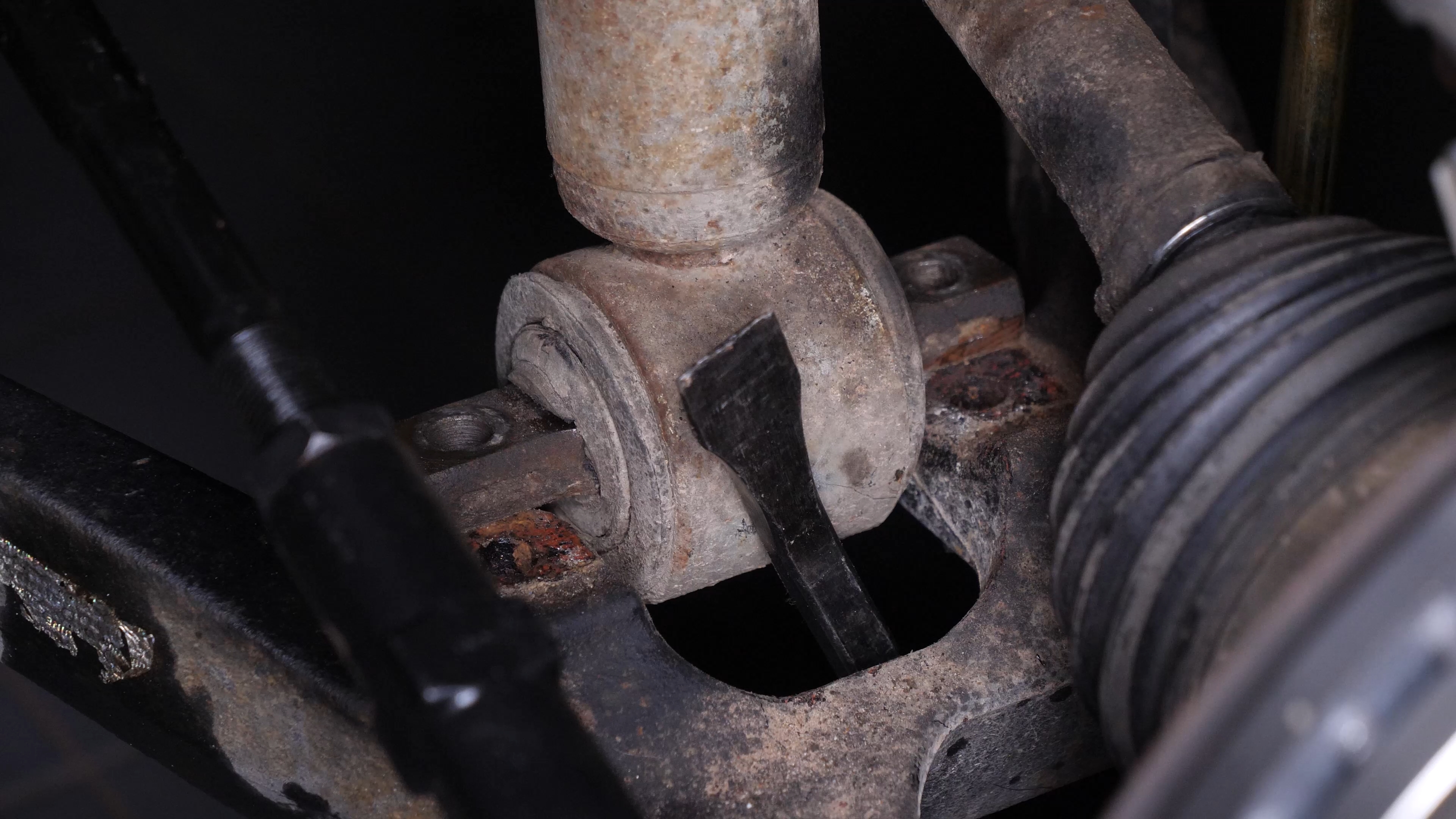 Remove the strut
