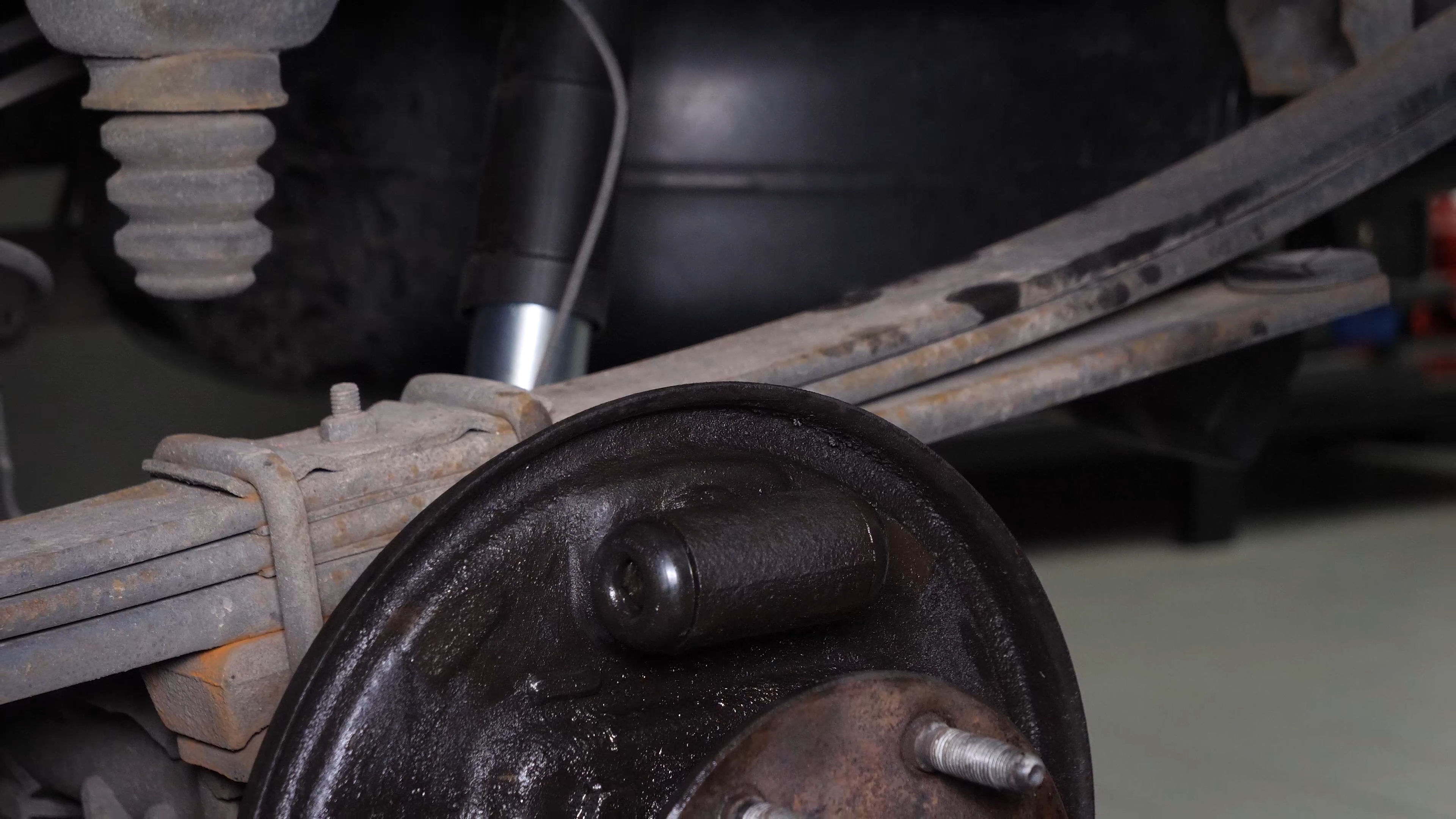 Remove the brake cylinder