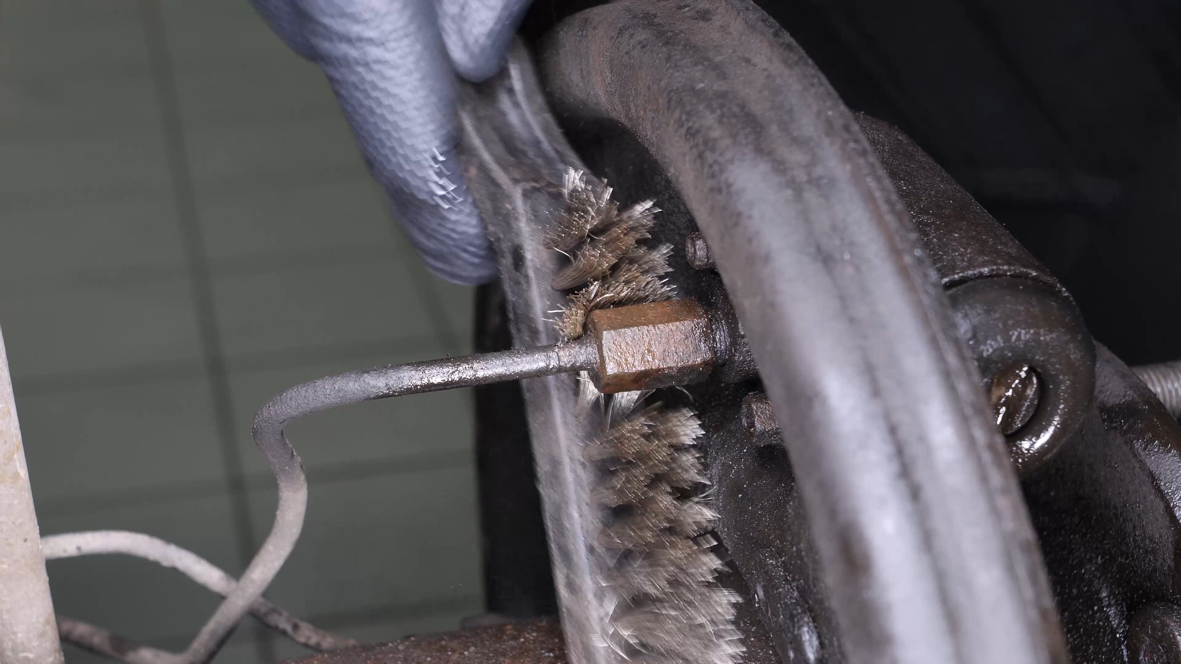 Remove the brake cylinder