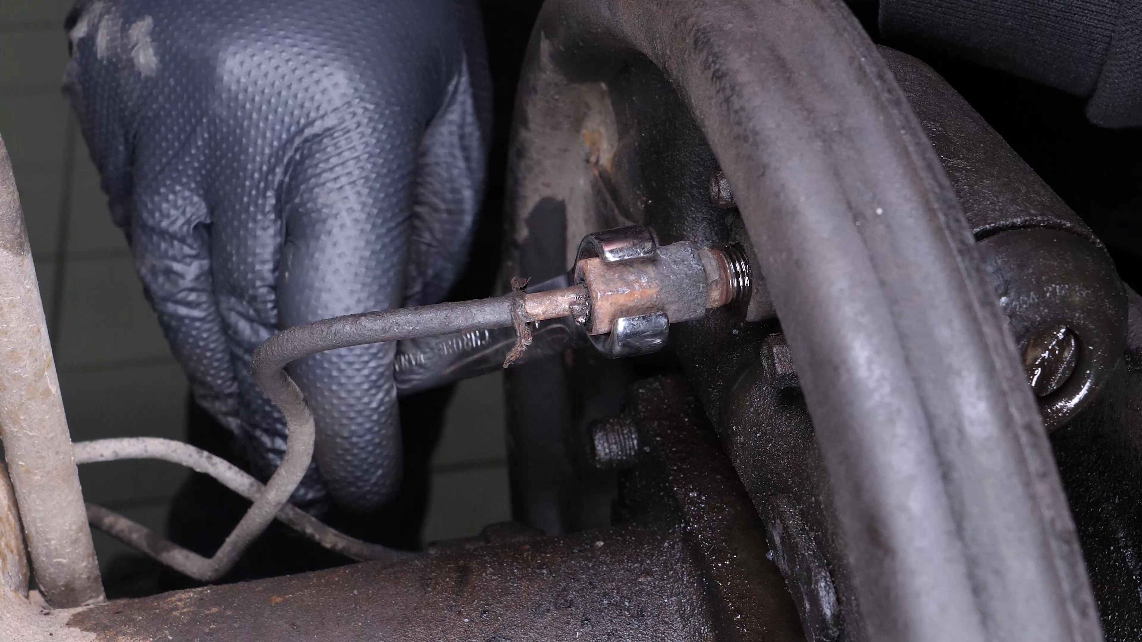 Remove the brake cylinder