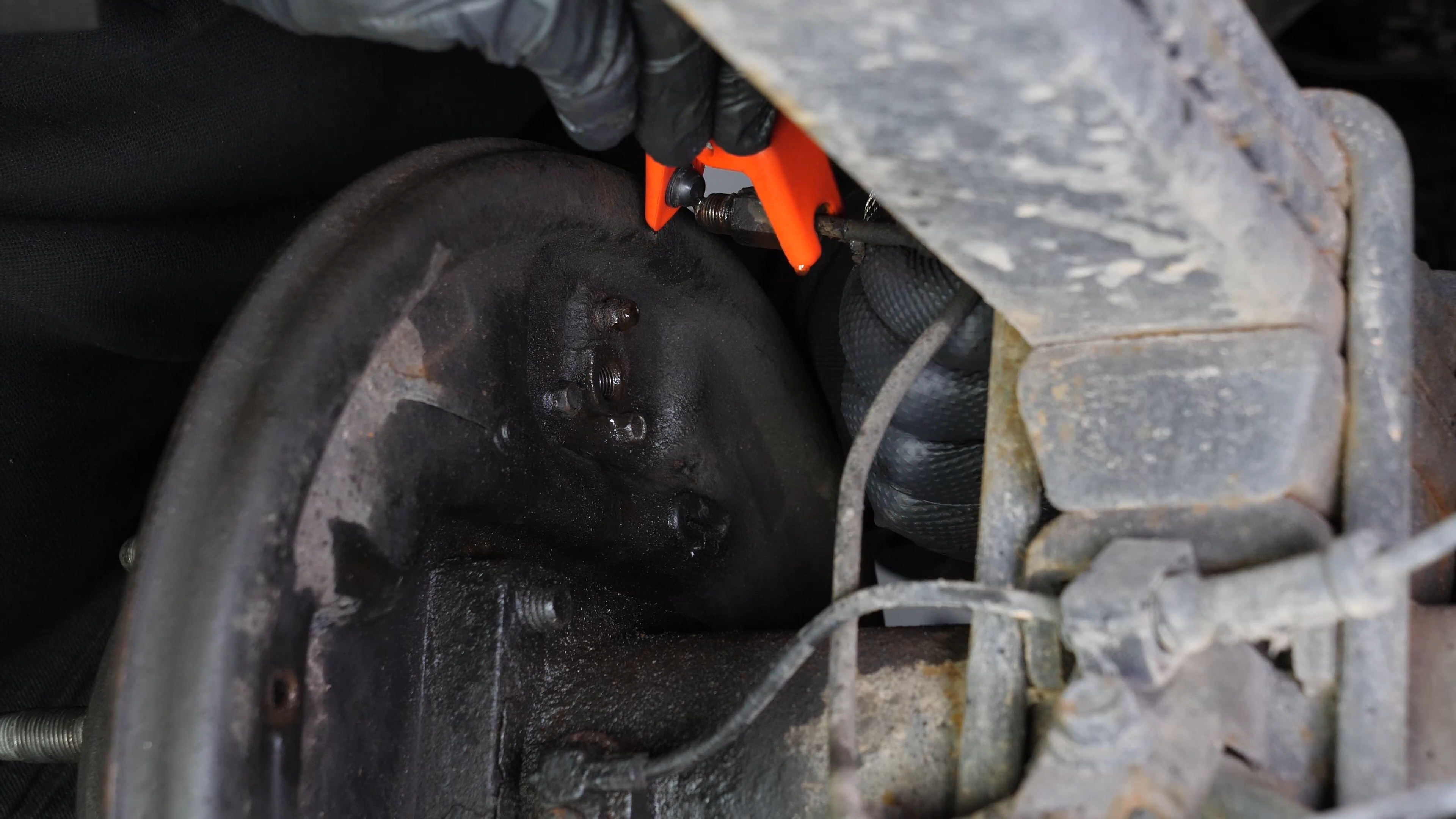 Remove the brake cylinder