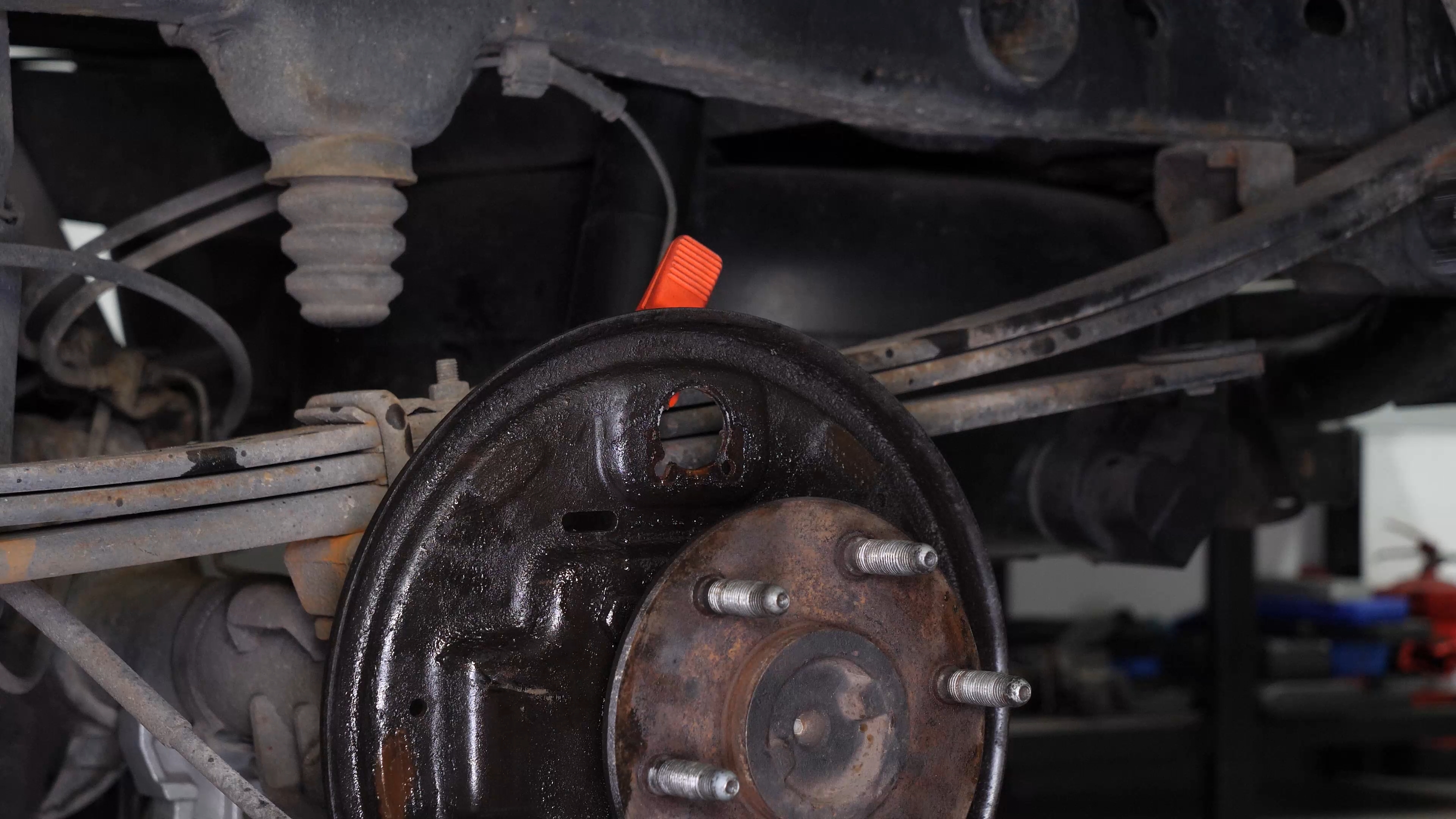 Remove the brake cylinder