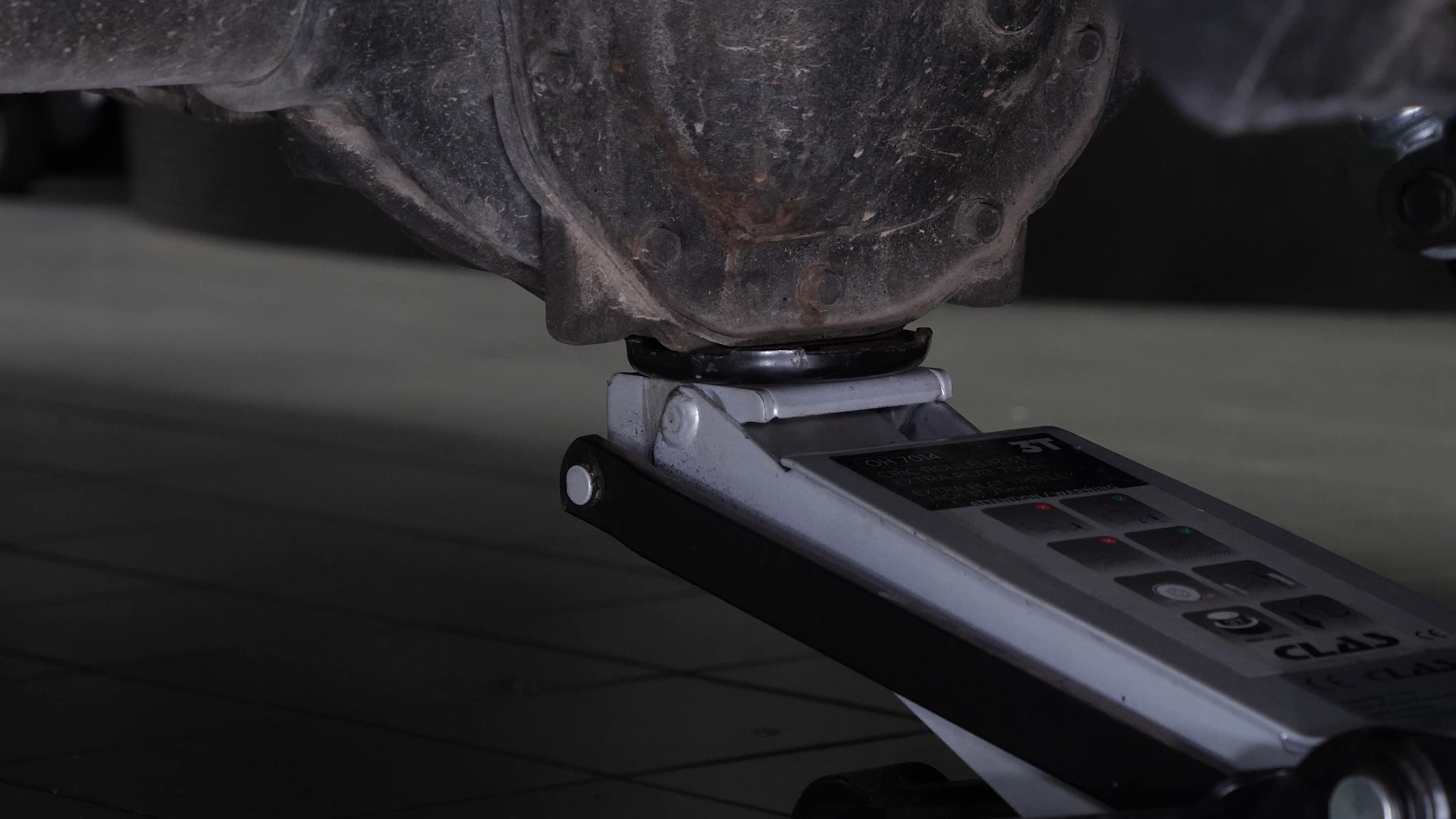Rear lifting