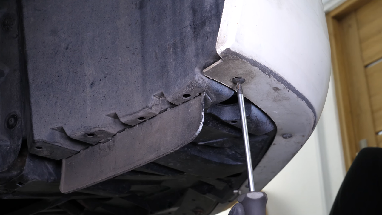 Put the mudguard back