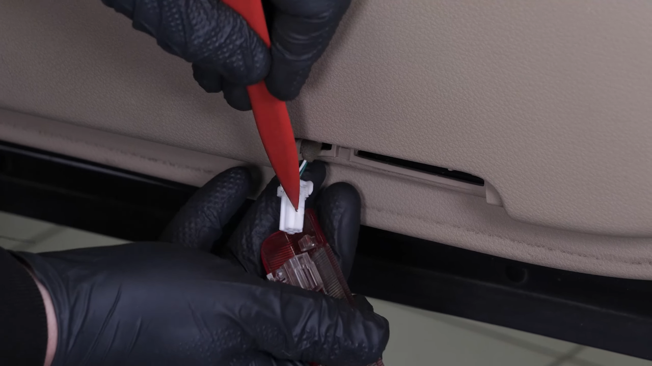 Disconnect the sidelight connector