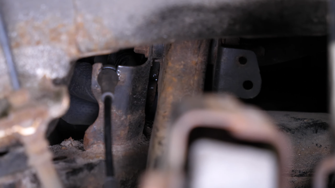 Reclip the cable in its housings