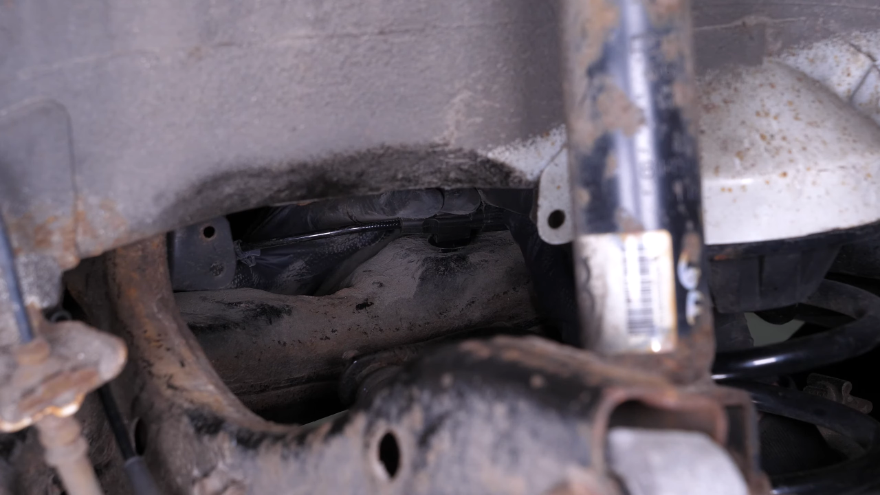 Reclip the cable in its housings