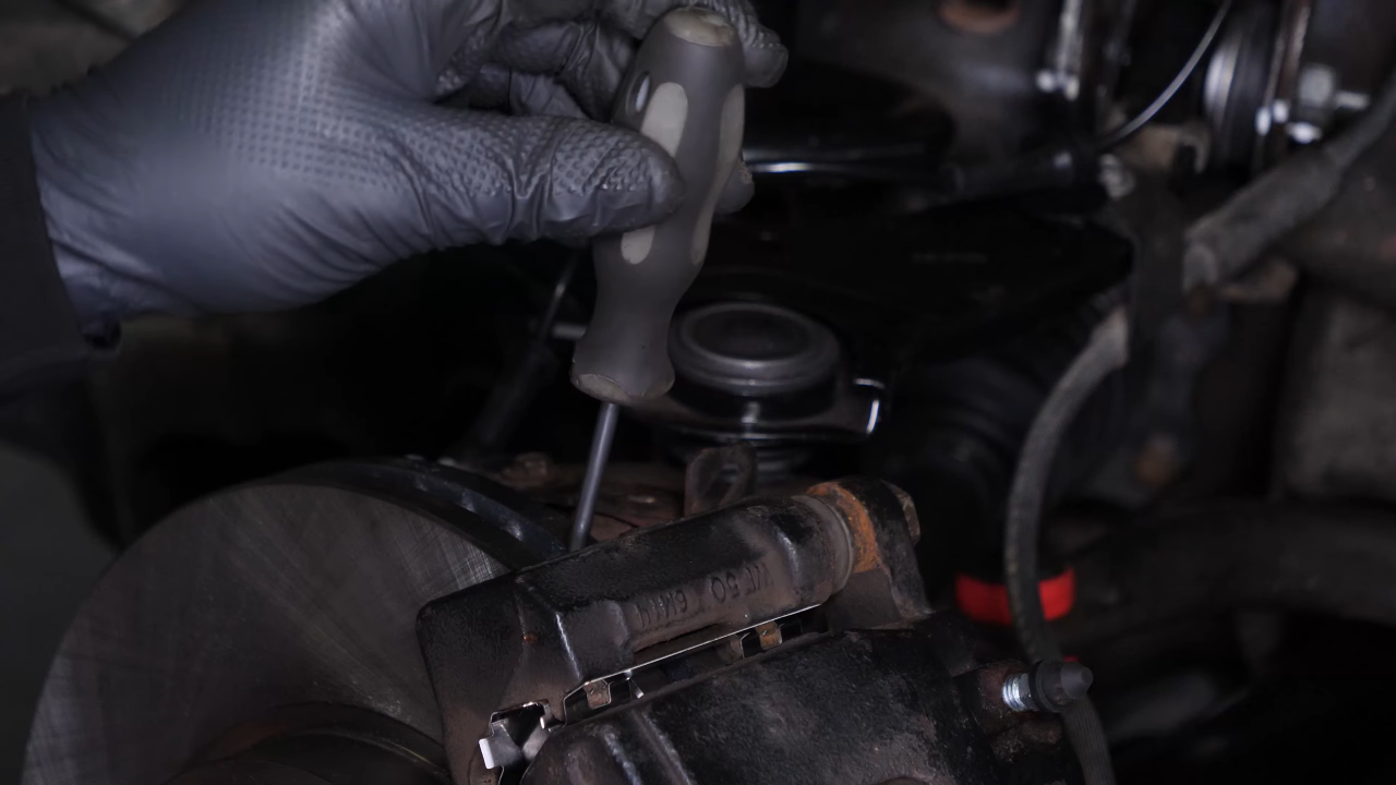 Finish off tightening the brake disc