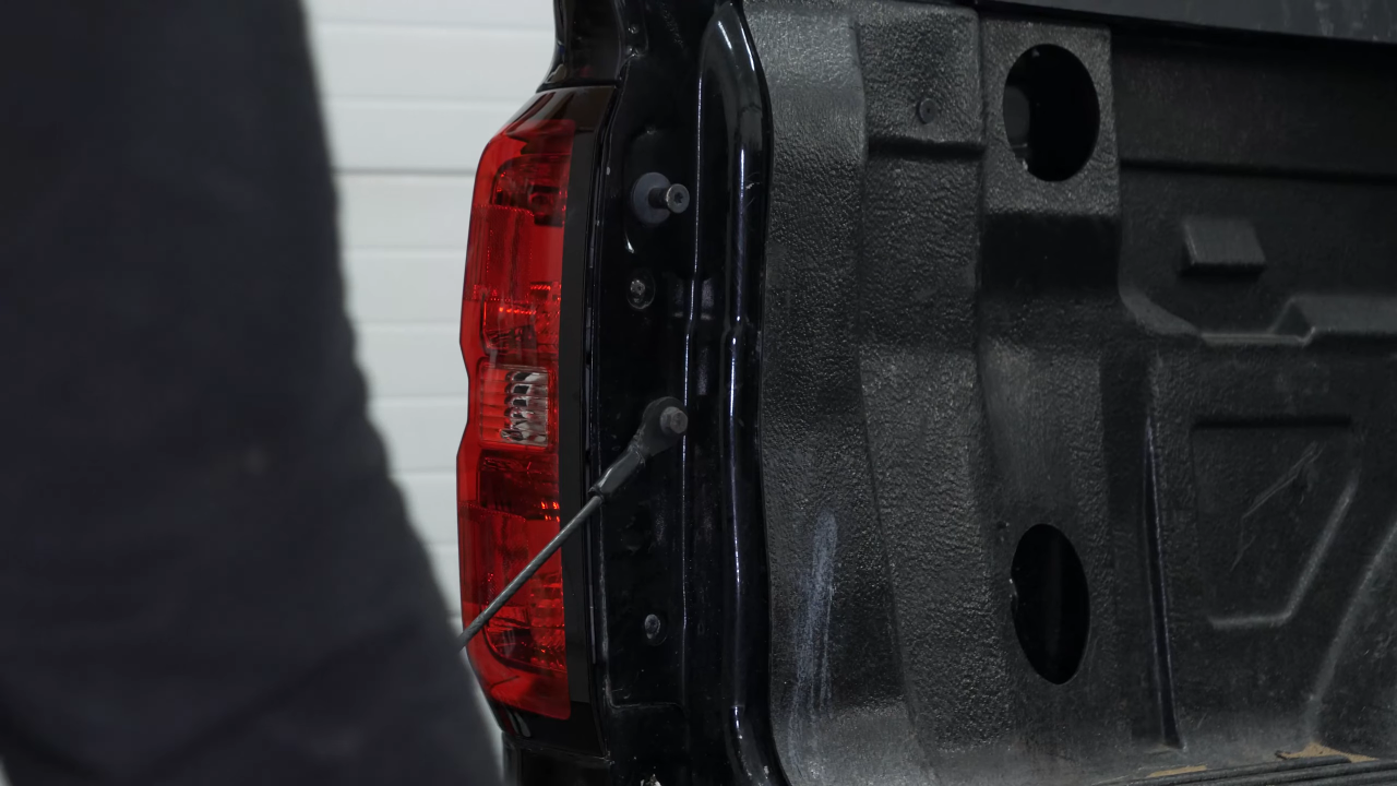 Access to the tail lights