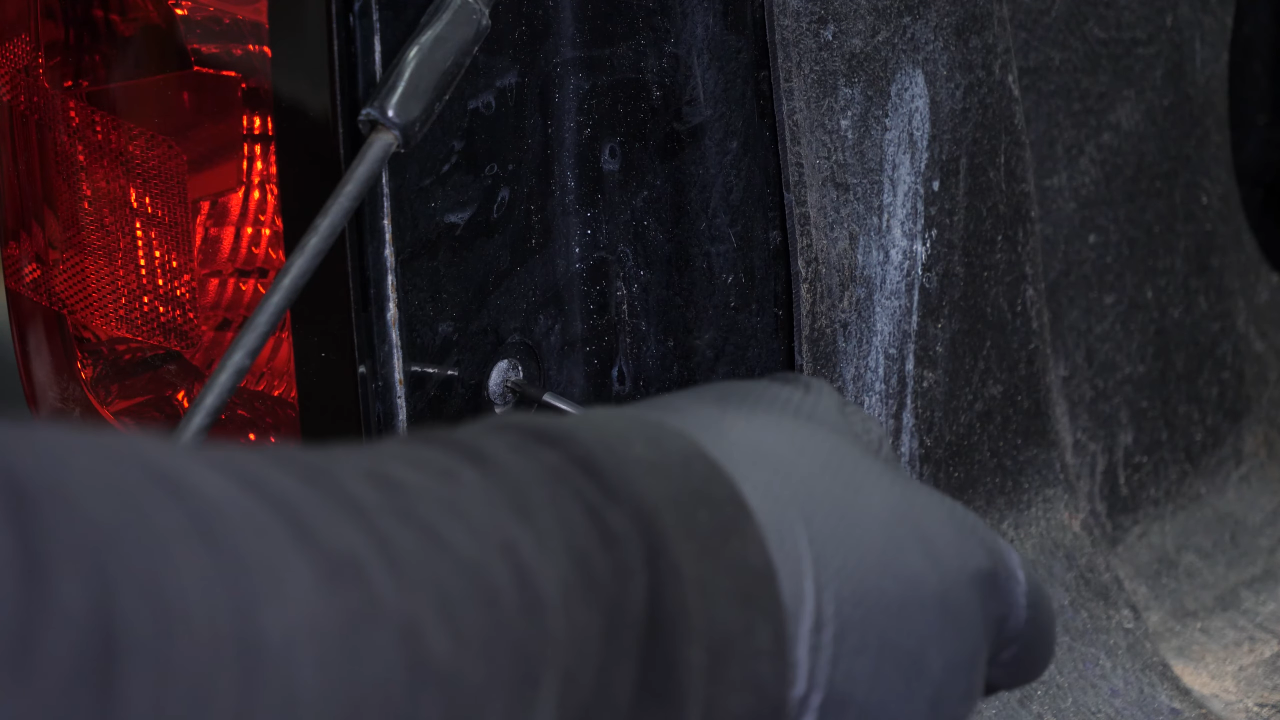 Access to the tail lights