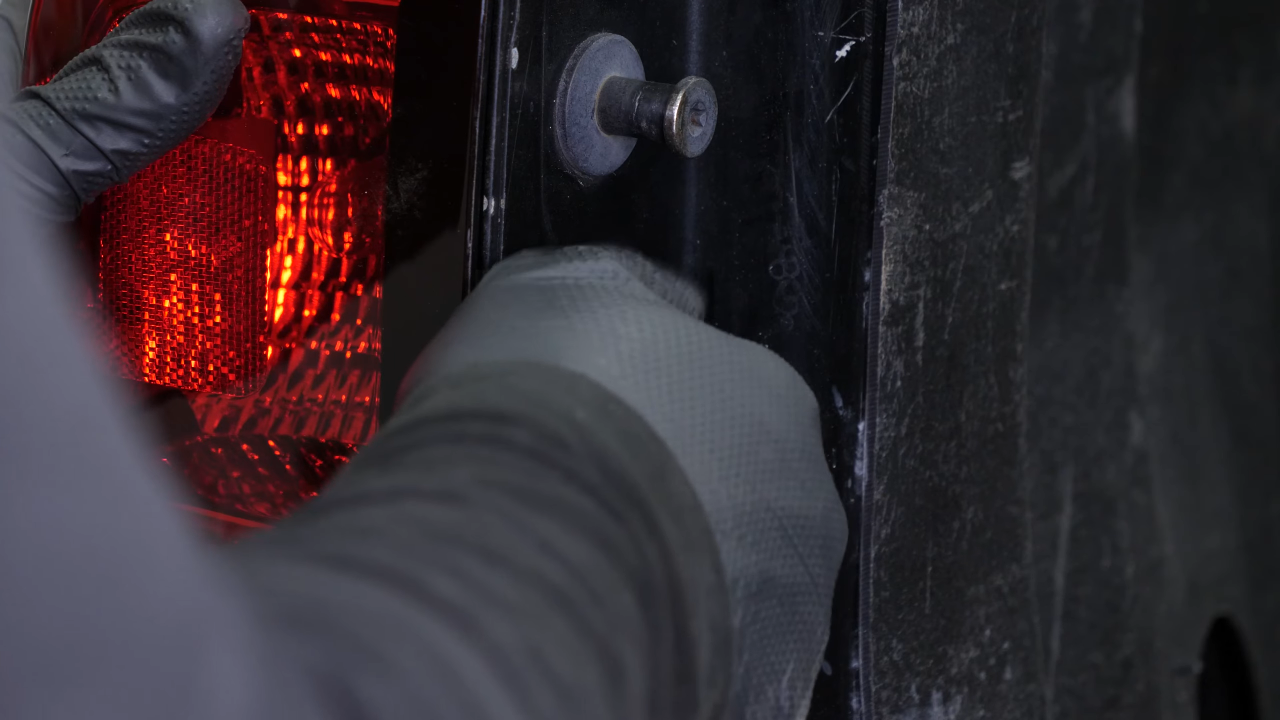 Access to the tail lights