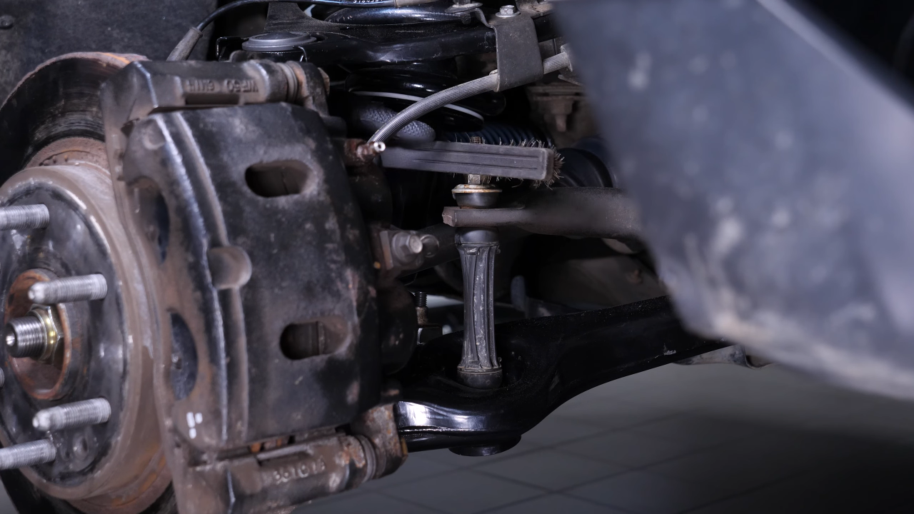 Remove the sway bar end link