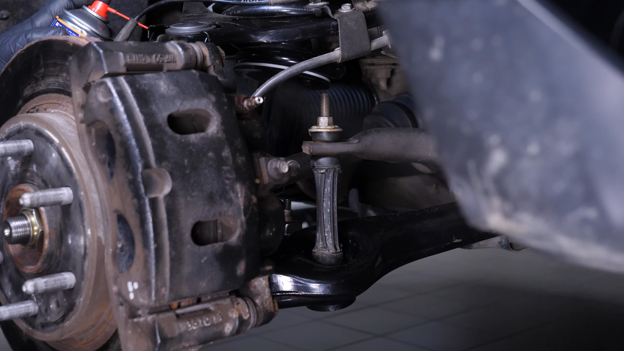 Remove the sway bar end link