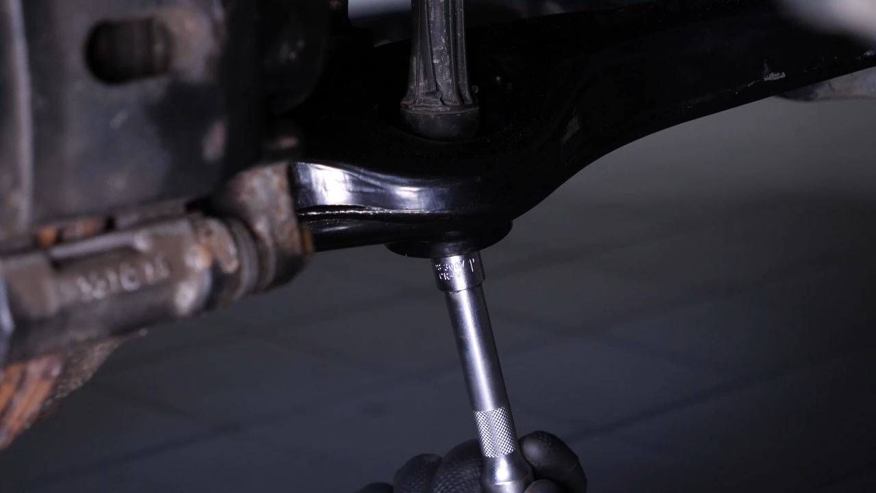 Remove the sway bar end link