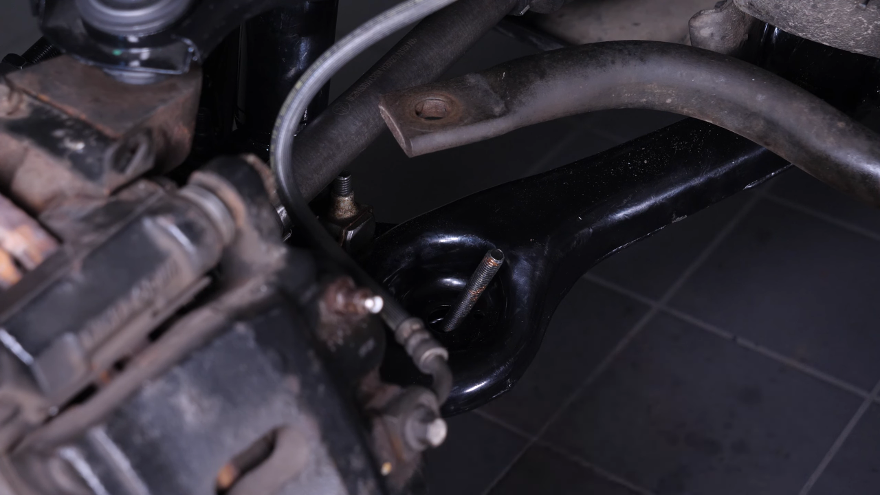 Install the new sway bar end link