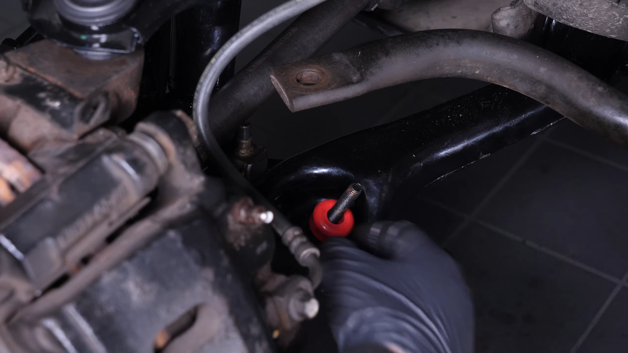 Install the new sway bar end link