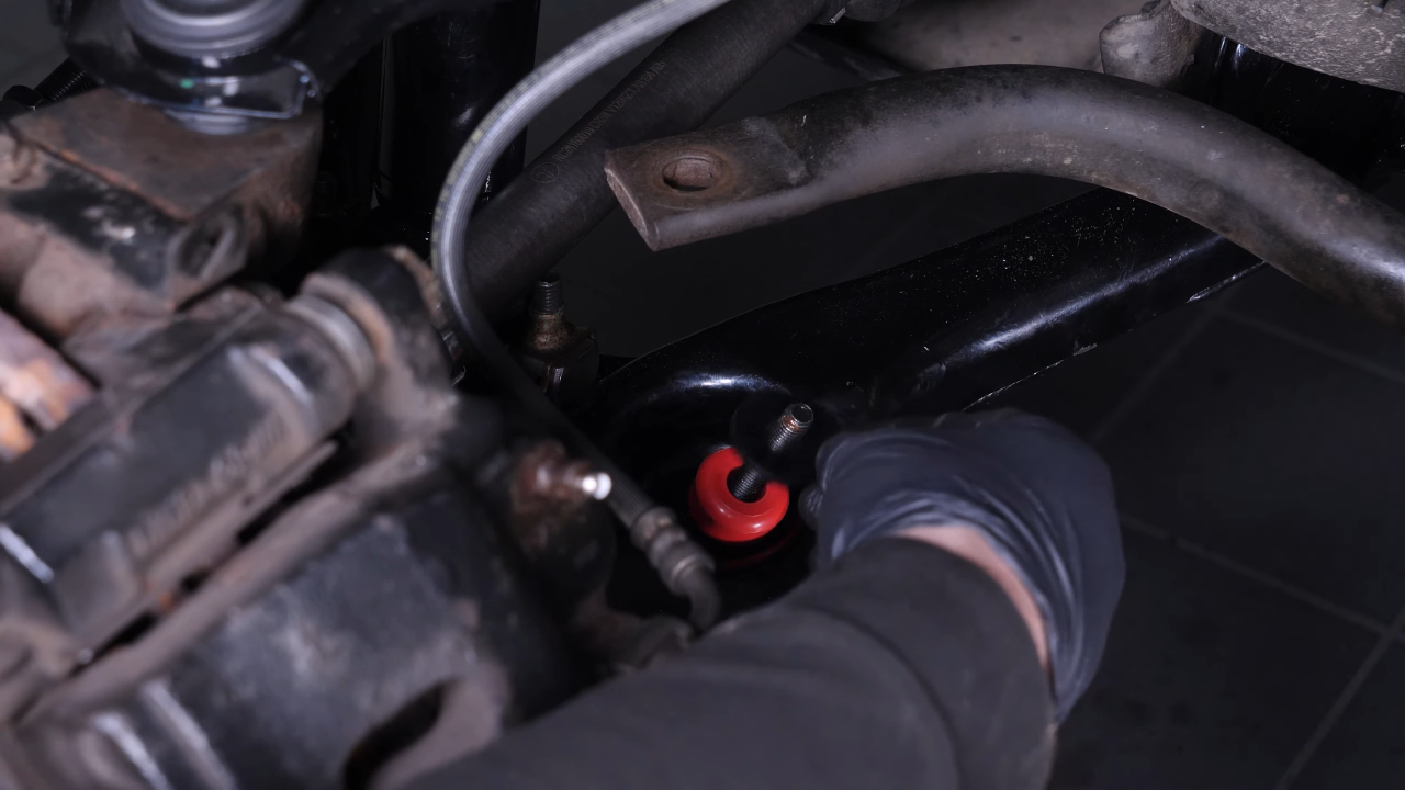 Install the new sway bar end link