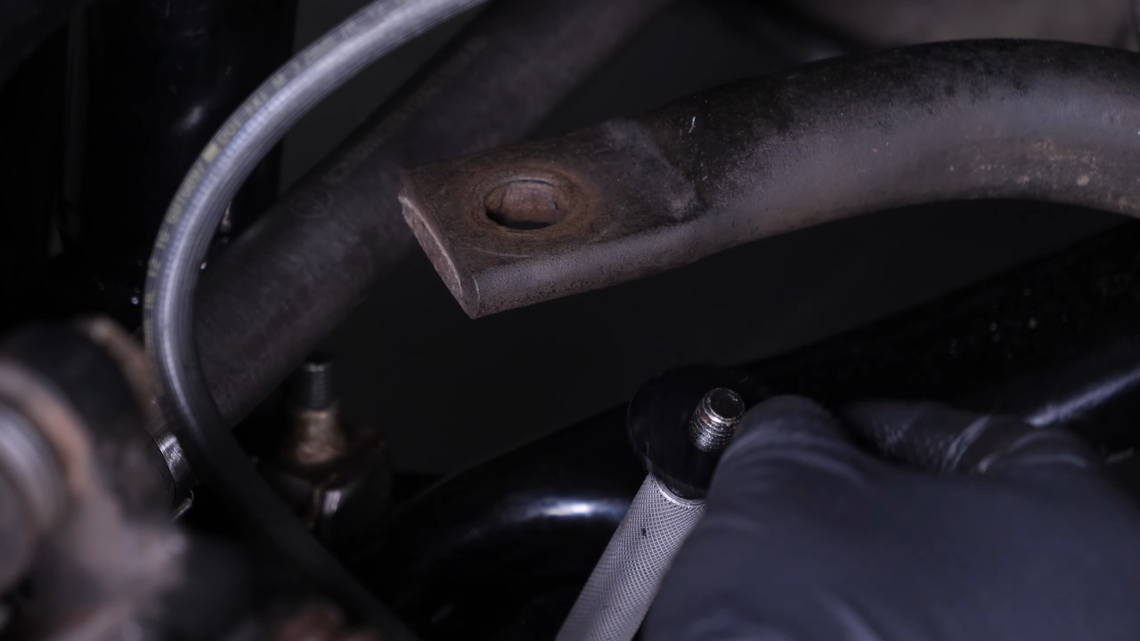 Install the new sway bar end link