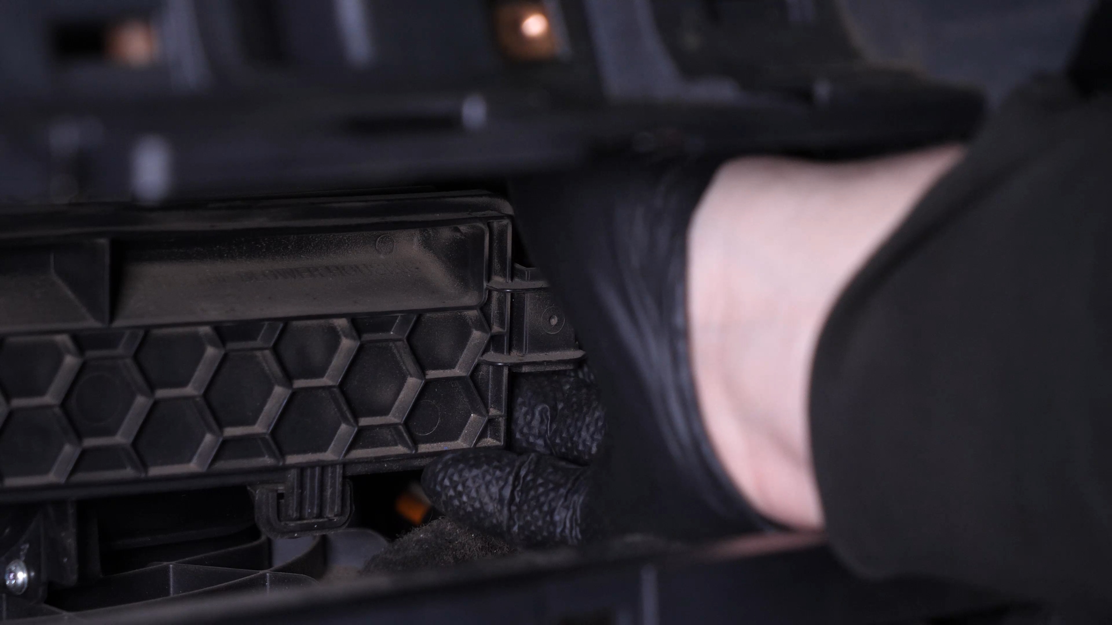 Remove the cabin filter