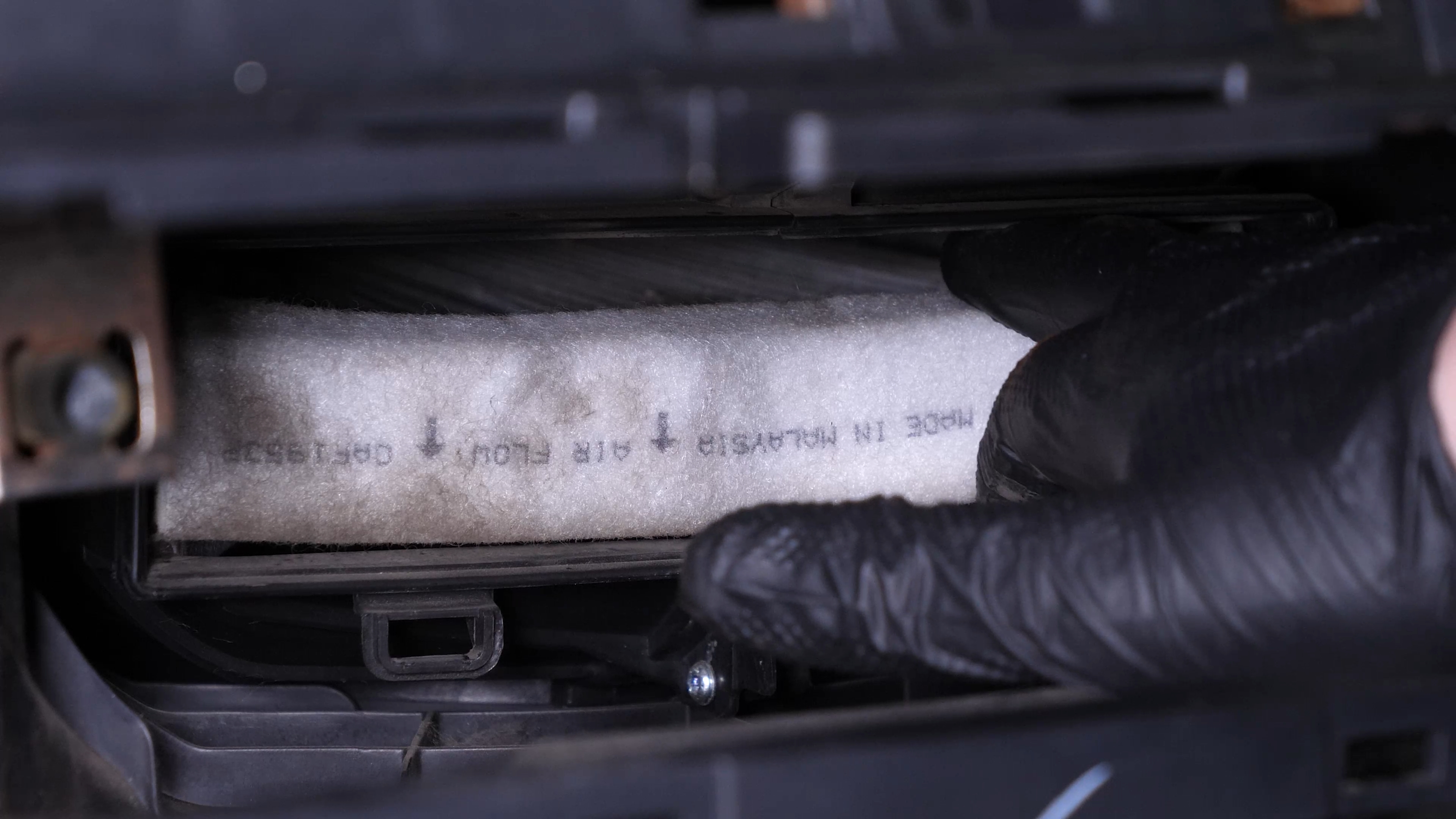 Remove the cabin filter