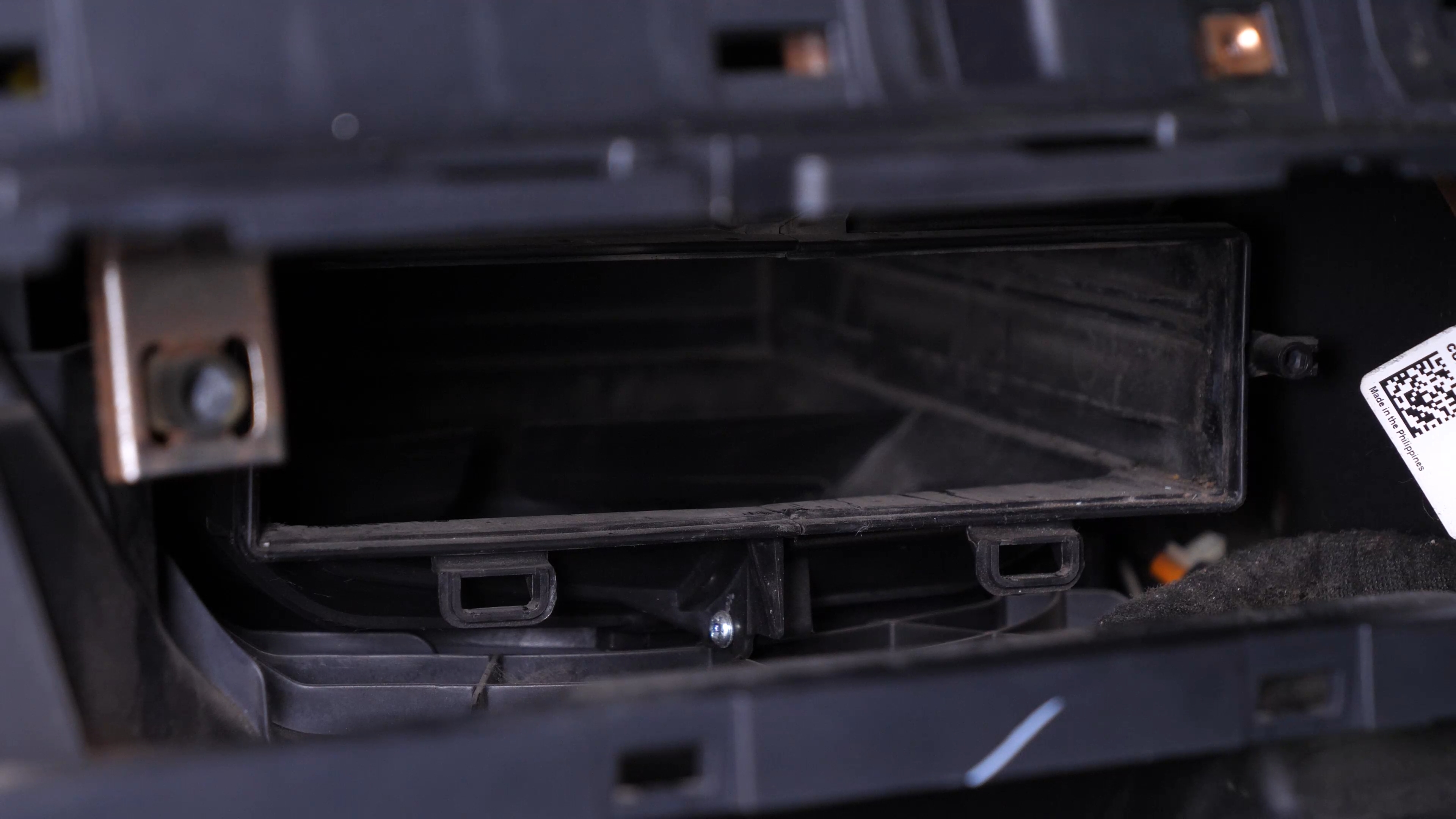 Remove the cabin filter