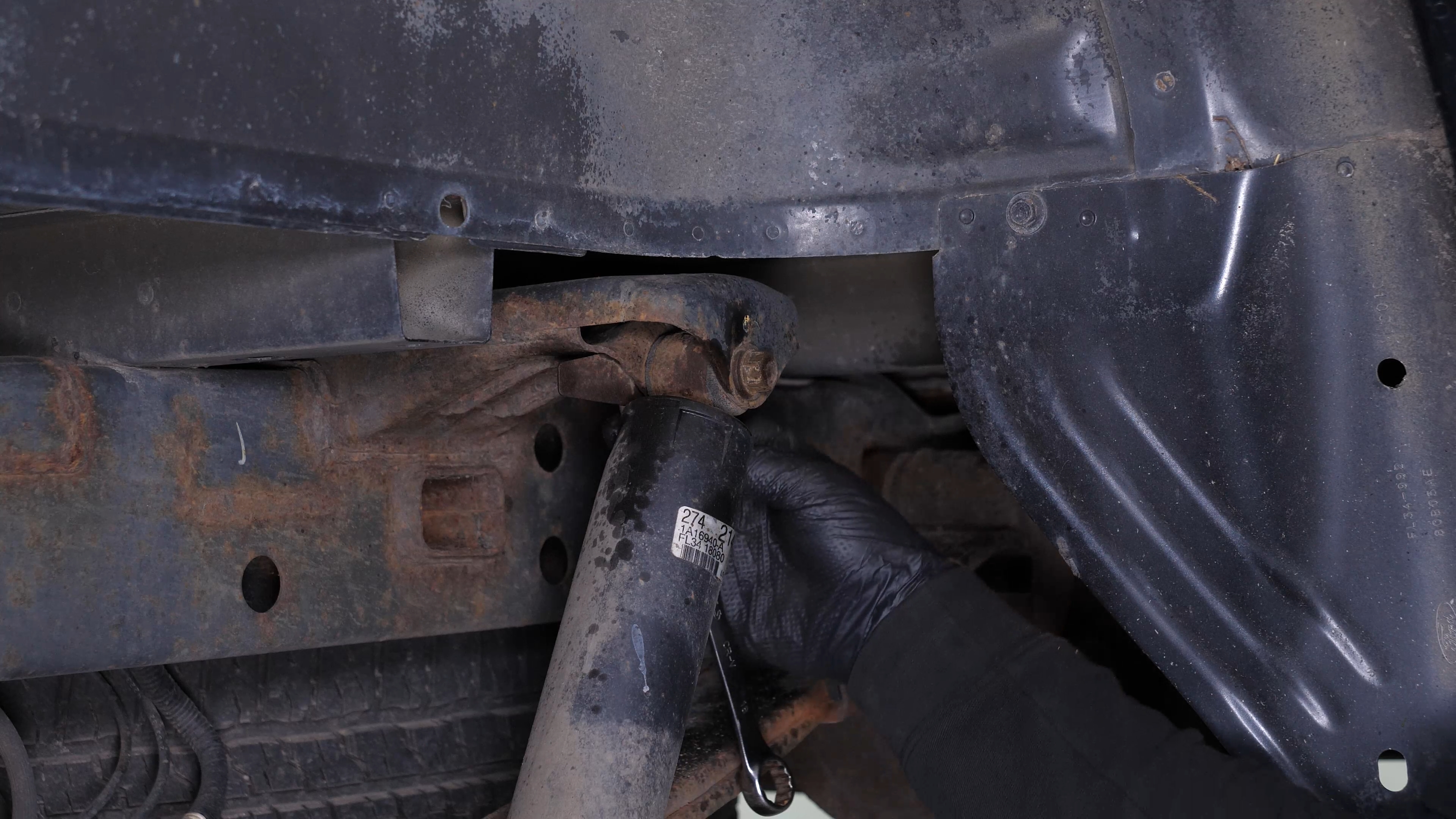 Unscrew the shock absorber heads