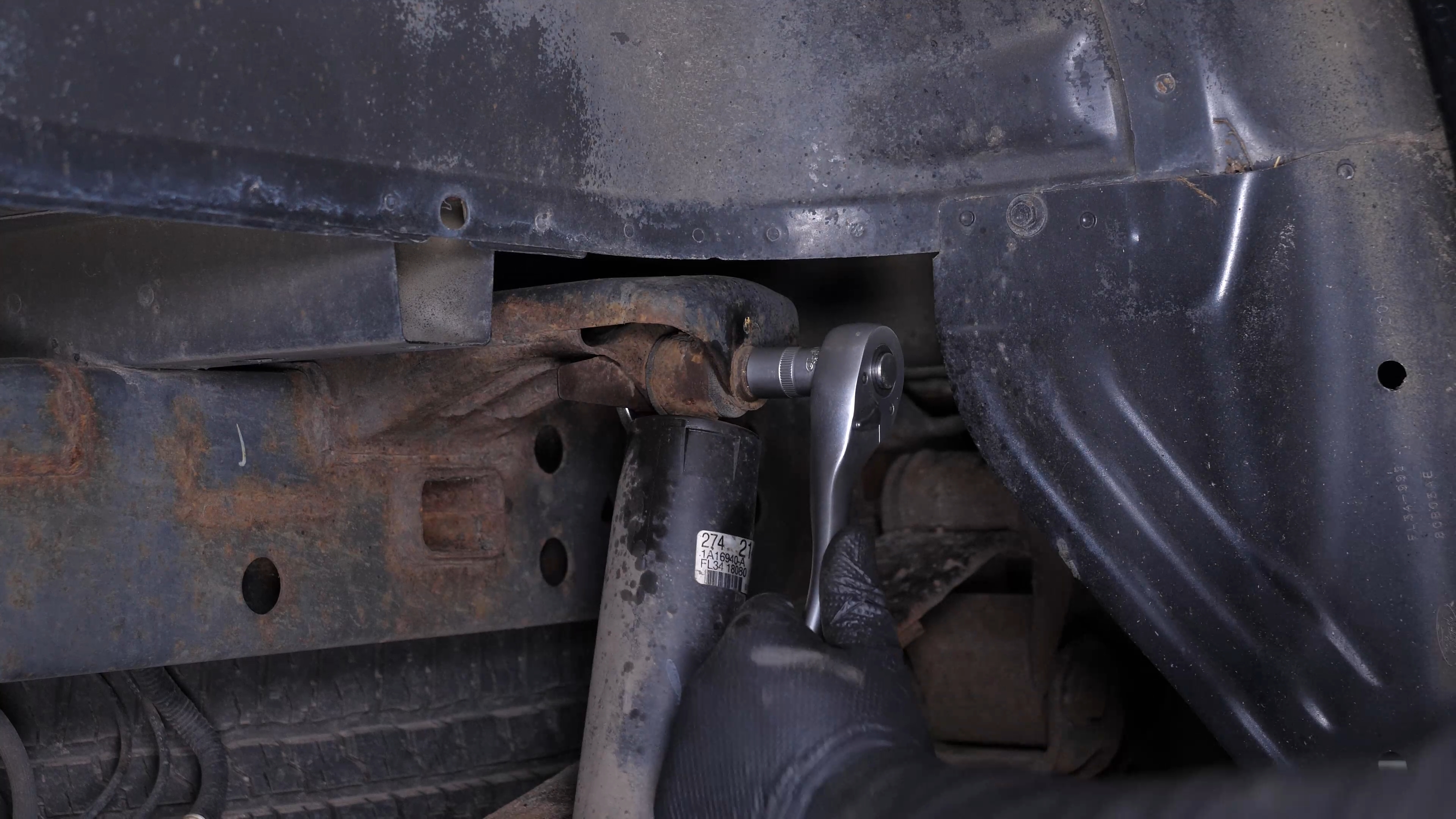 Unscrew the shock absorber heads