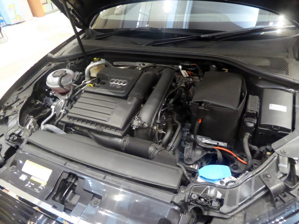 audi A3 sportback 30 tfsi sport enginebay