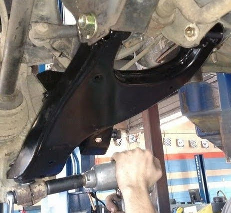 rear lower control arm 2006 nissan suv