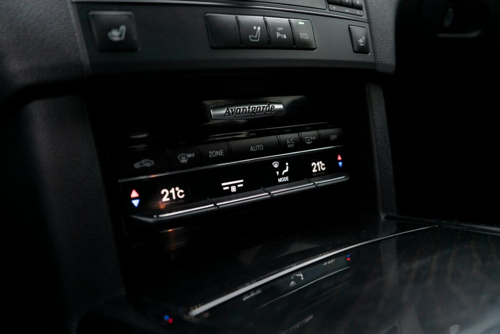 What Is a Climate Control Unit in a Car: Signs of Failure and Buying Tips