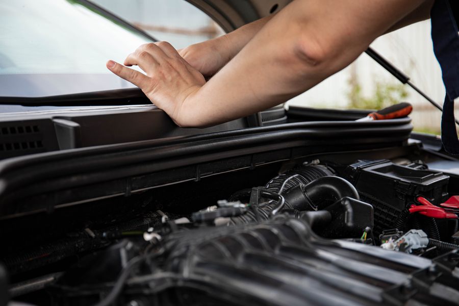 How to Replace the Wiper Cowl Grille: An Easy Guide