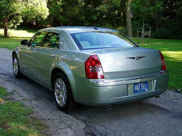 , 2005 Chrysler 300C Road Test
